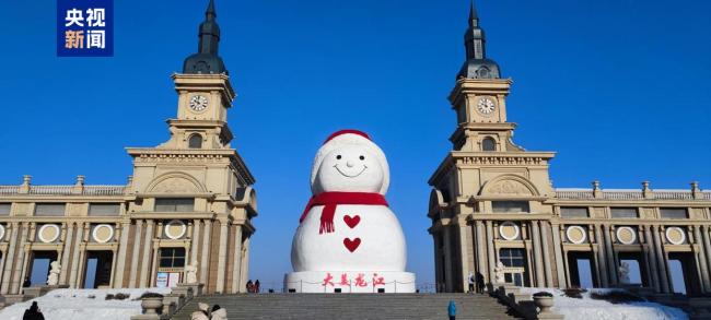 用雪超3000m³ 哈尔滨大雪人开工了 历年之最圆润回归